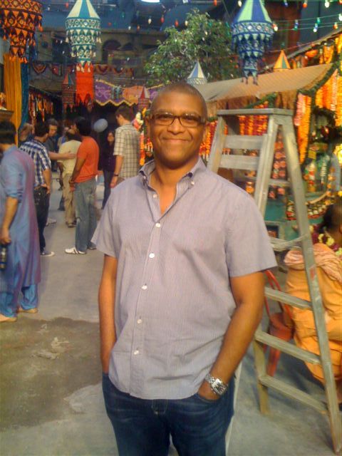 Reggie on the set of Outsourced